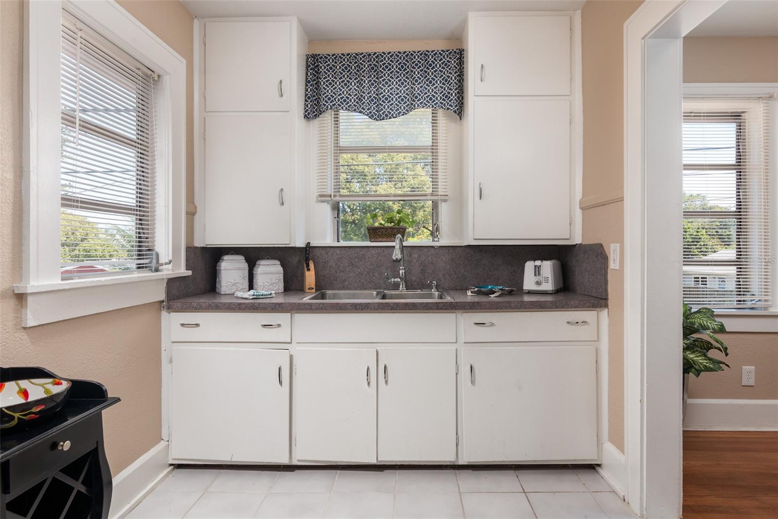 3655 N 1ST (UPPER UNIT) AVE, ST PETERSBURG, FL, 33713
