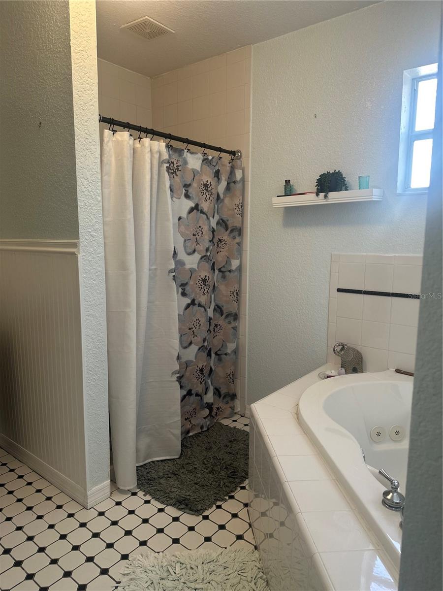 PRATHERS FOURTH ROYAL, ST PETERSBURG, FL, 33712