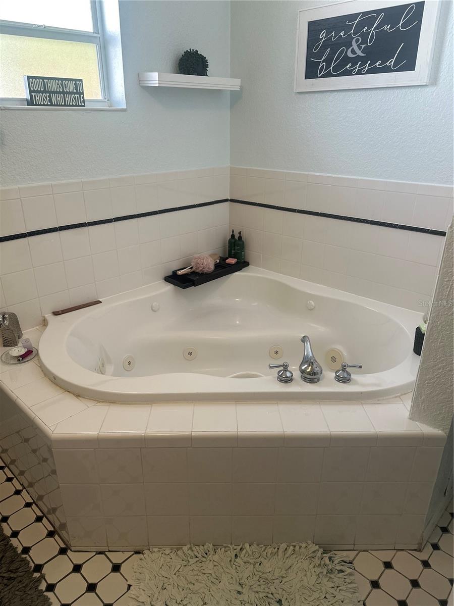 PRATHERS FOURTH ROYAL, ST PETERSBURG, FL, 33712