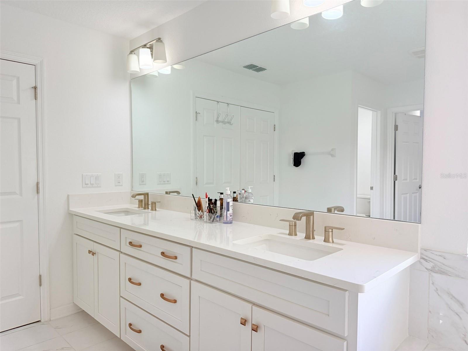 11131 SUNDRIFT DR, TAMPA, FL, 33647