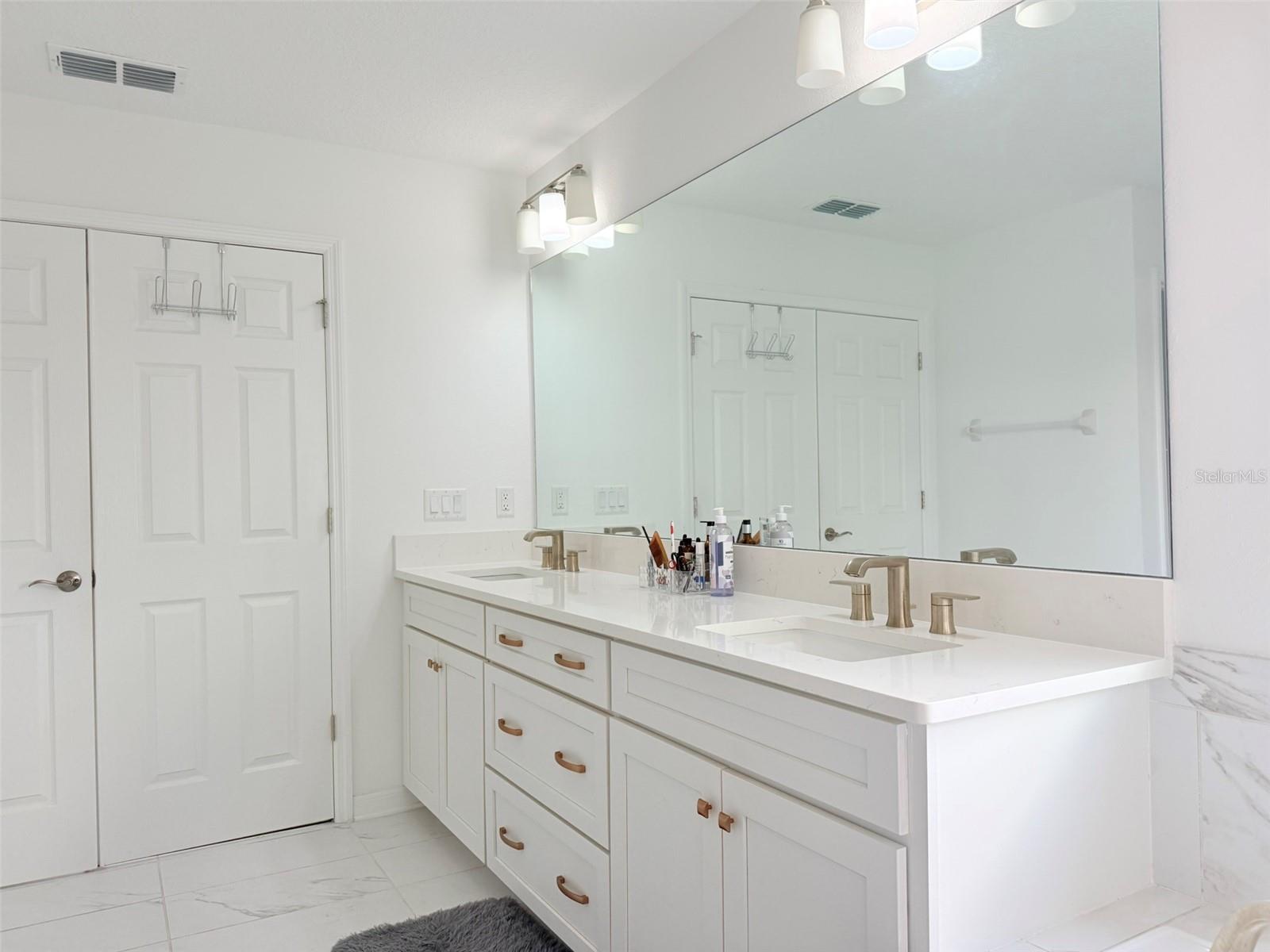 11131 SUNDRIFT DR, TAMPA, FL, 33647