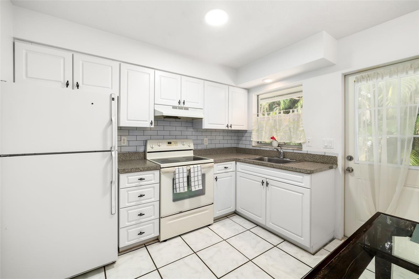 4001 GROVELAND AVE, SARASOTA, FL, 34231