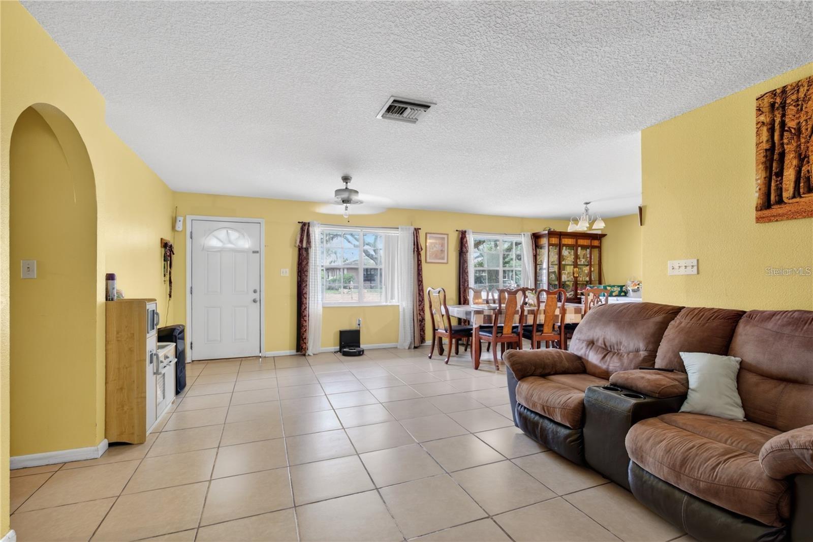 1400 N SIMPSON ST, MOUNT DORA, FL, 32757