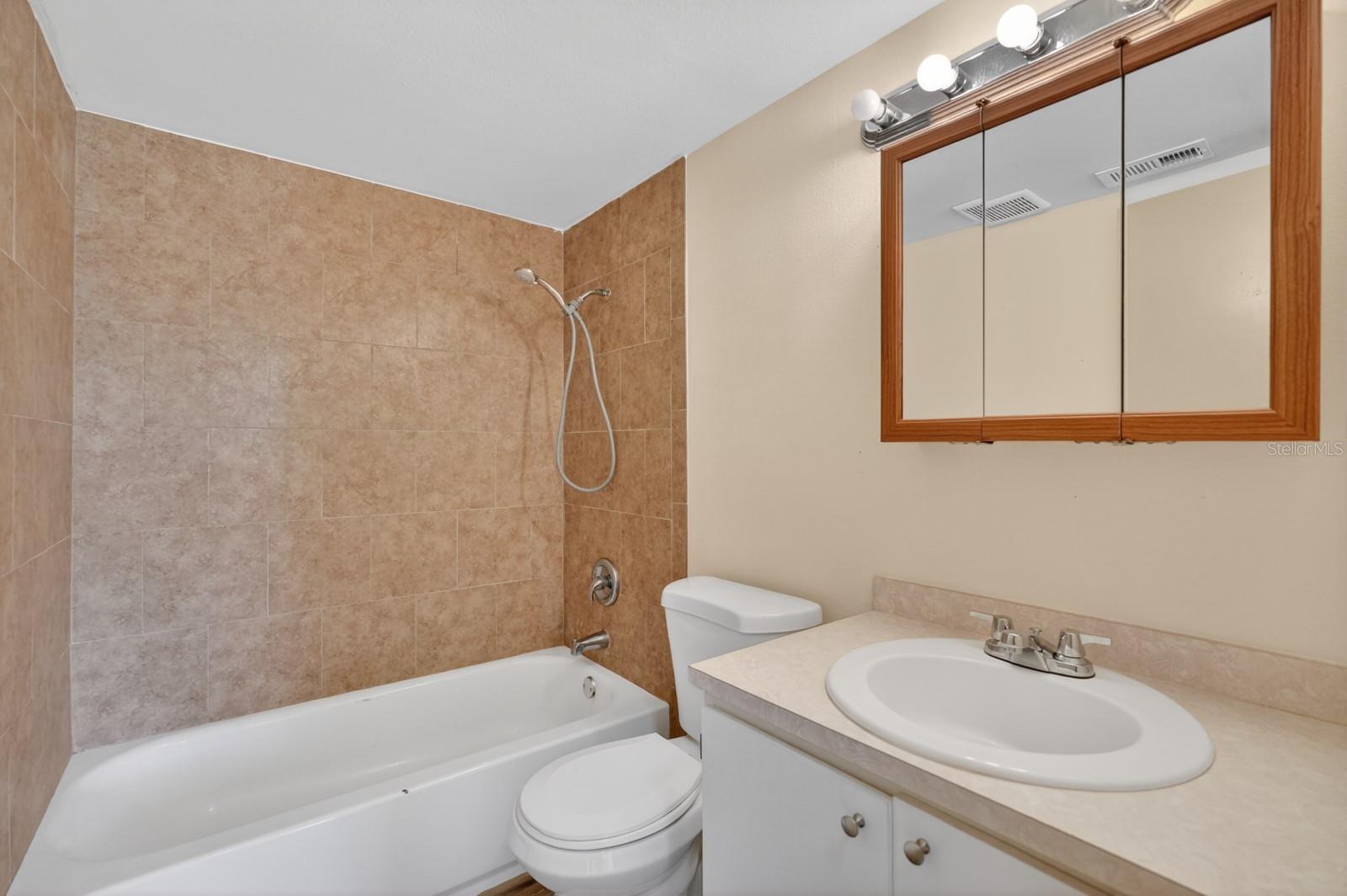 1060 E PATRICK CIR, DAYTONA BEACH, FL, 32117