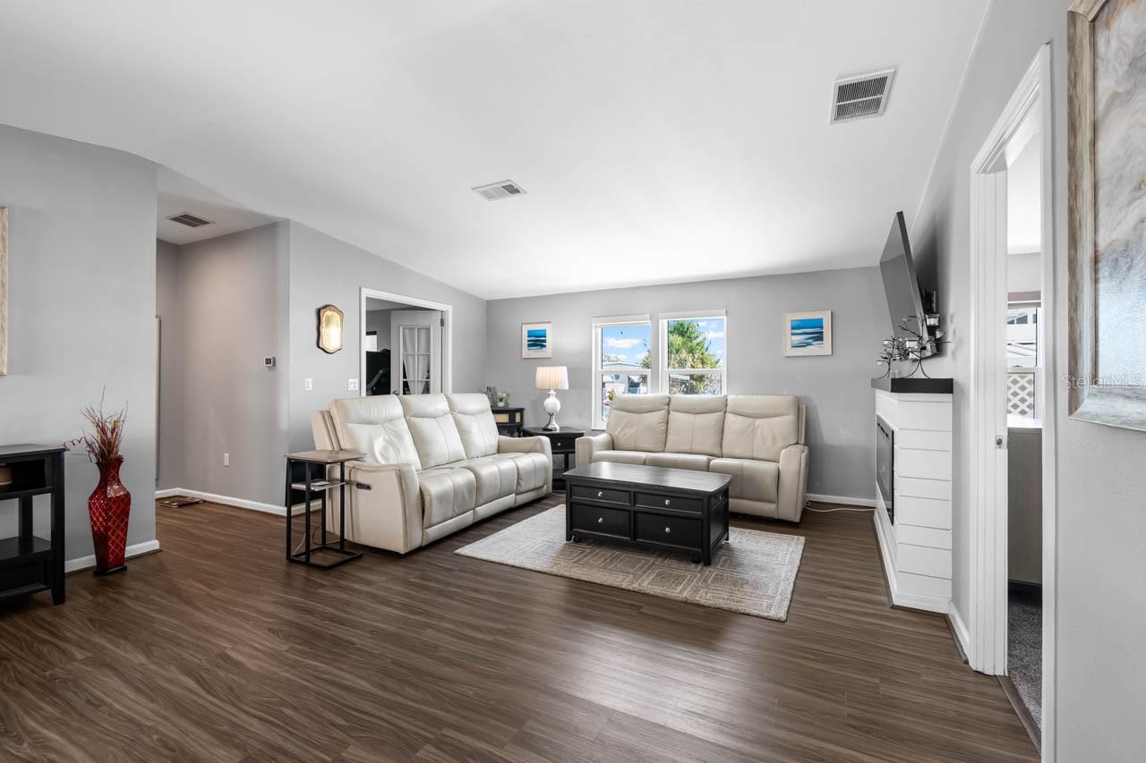 164 S SAINT THOMAS CIR, APOLLO BEACH, FL, 33572