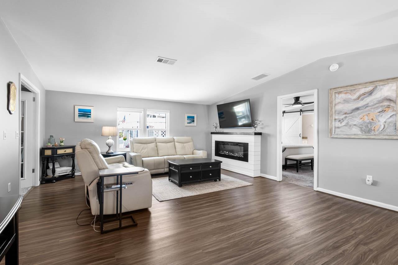 164 S SAINT THOMAS CIR, APOLLO BEACH, FL, 33572