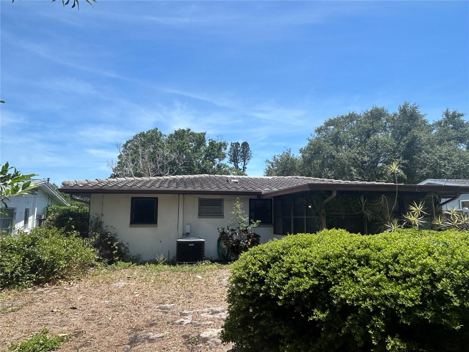 10463 VALENCIA RD, SEMINOLE, FL, 33772