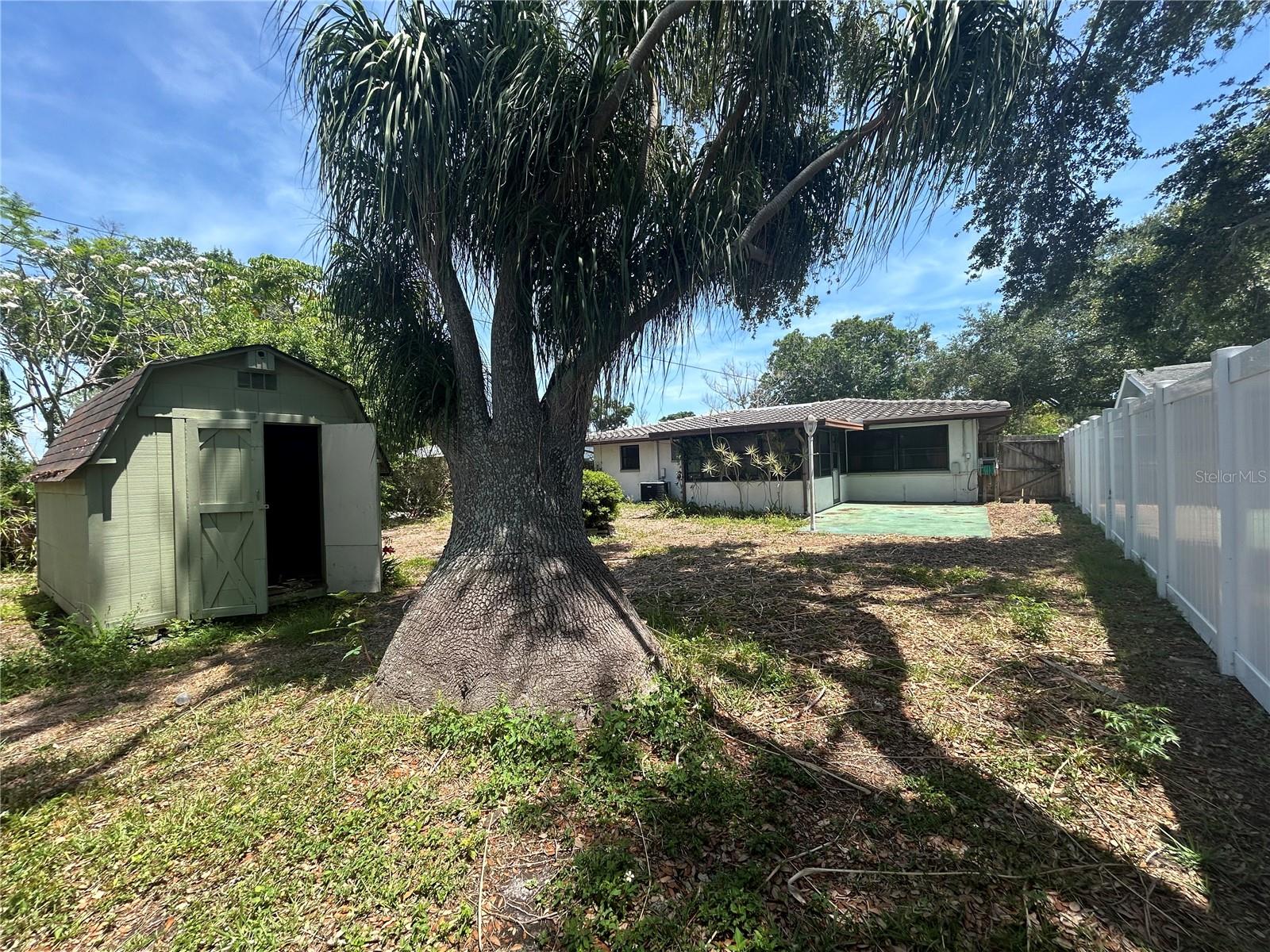 10463 VALENCIA RD, SEMINOLE, FL, 33772