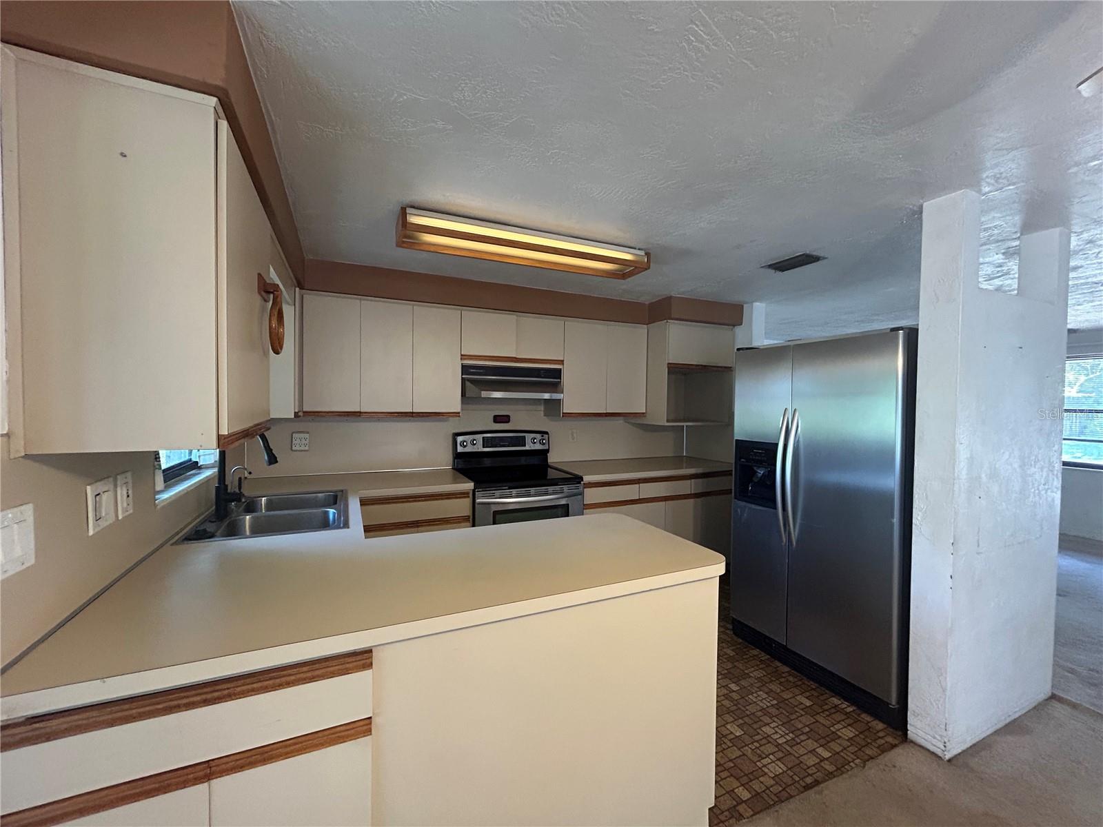 10463 VALENCIA RD, SEMINOLE, FL, 33772