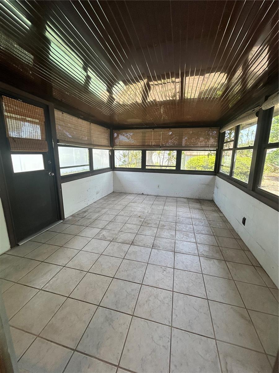 10463 VALENCIA RD, SEMINOLE, FL, 33772