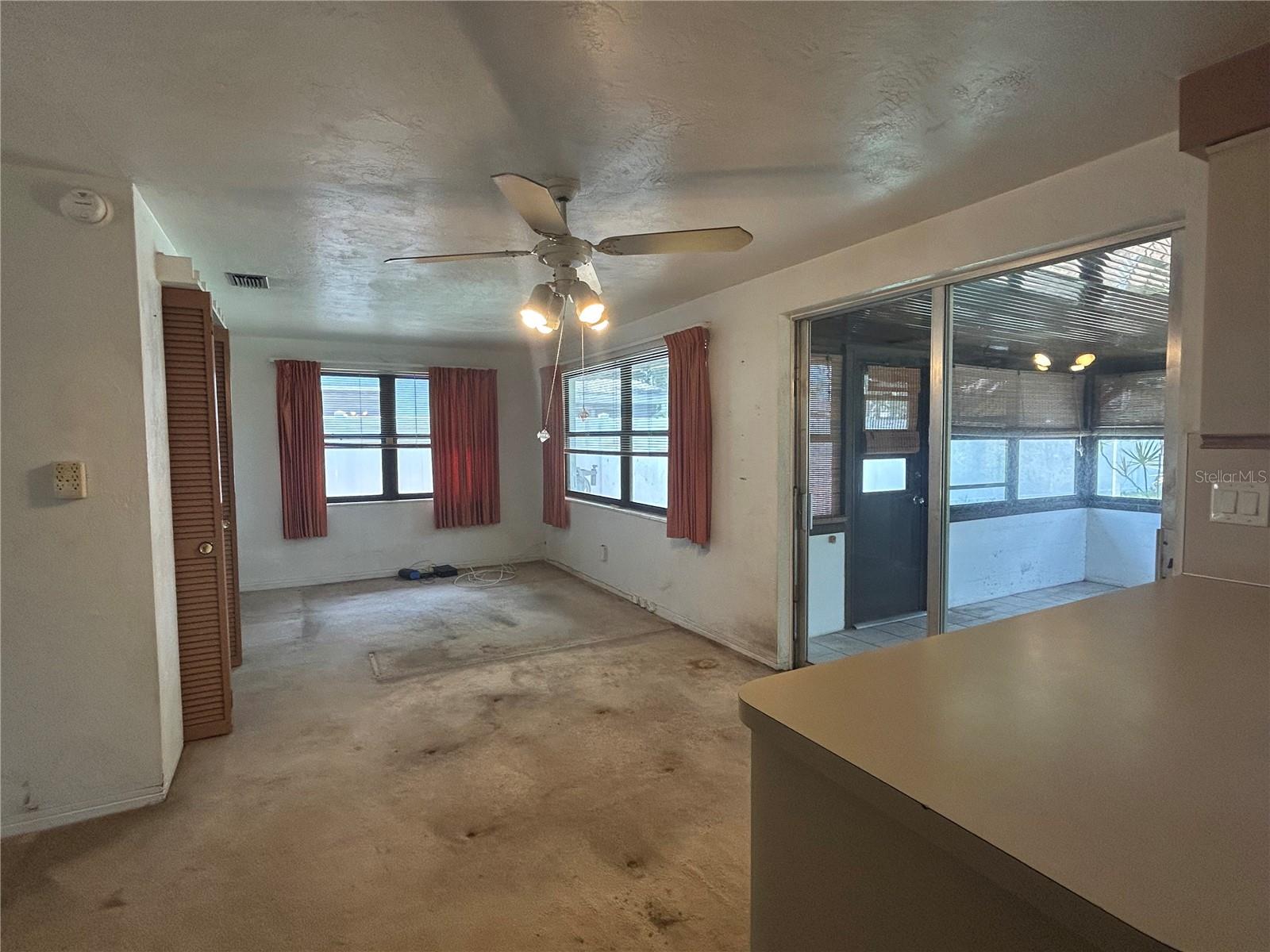 10463 VALENCIA RD, SEMINOLE, FL, 33772