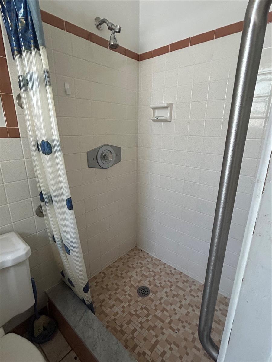 10463 VALENCIA RD, SEMINOLE, FL, 33772