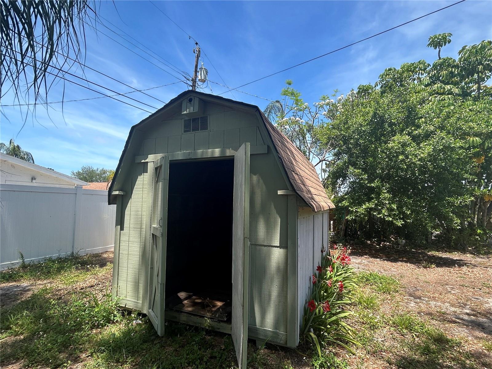 10463 VALENCIA RD, SEMINOLE, FL, 33772