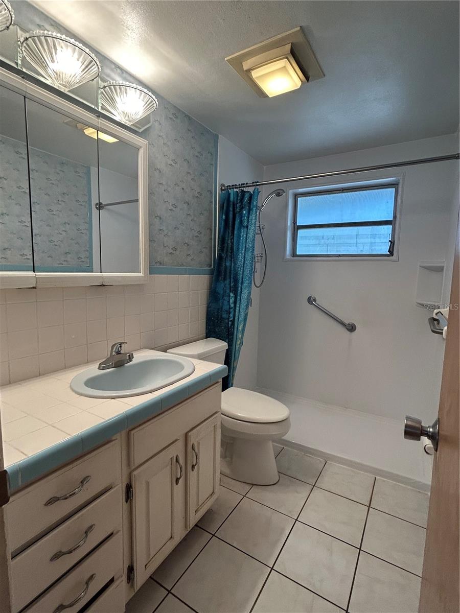 10463 VALENCIA RD, SEMINOLE, FL, 33772
