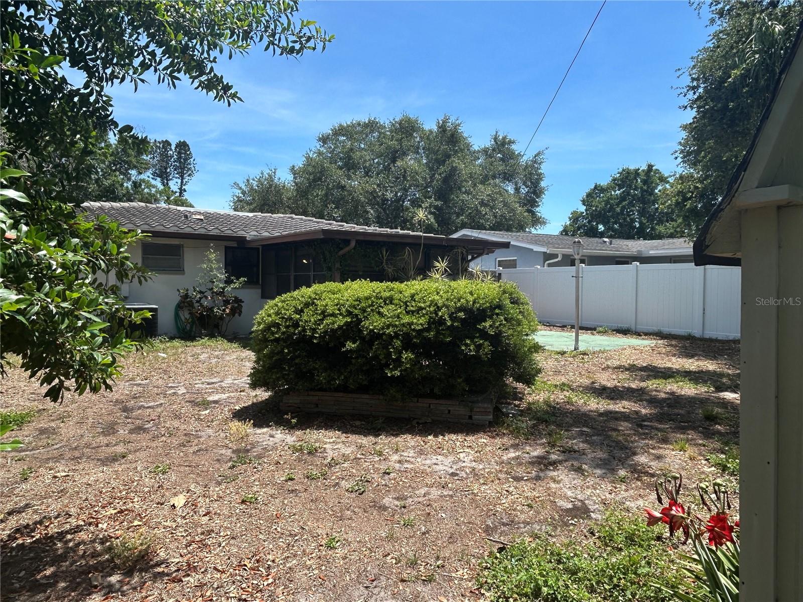 10463 VALENCIA RD, SEMINOLE, FL, 33772