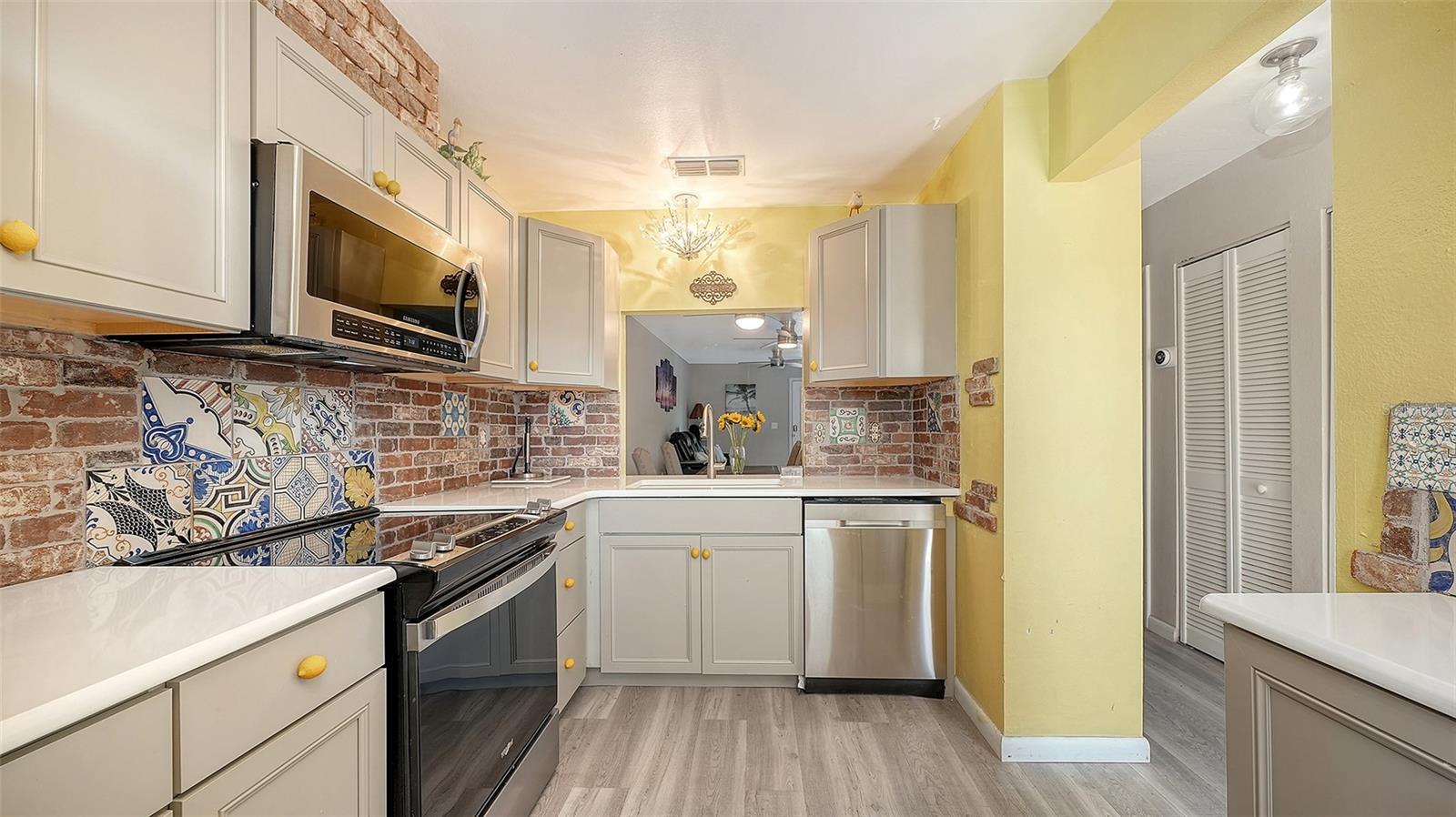 6921 HOLMES BLVD, BRADENTON BEACH, FL, 34217