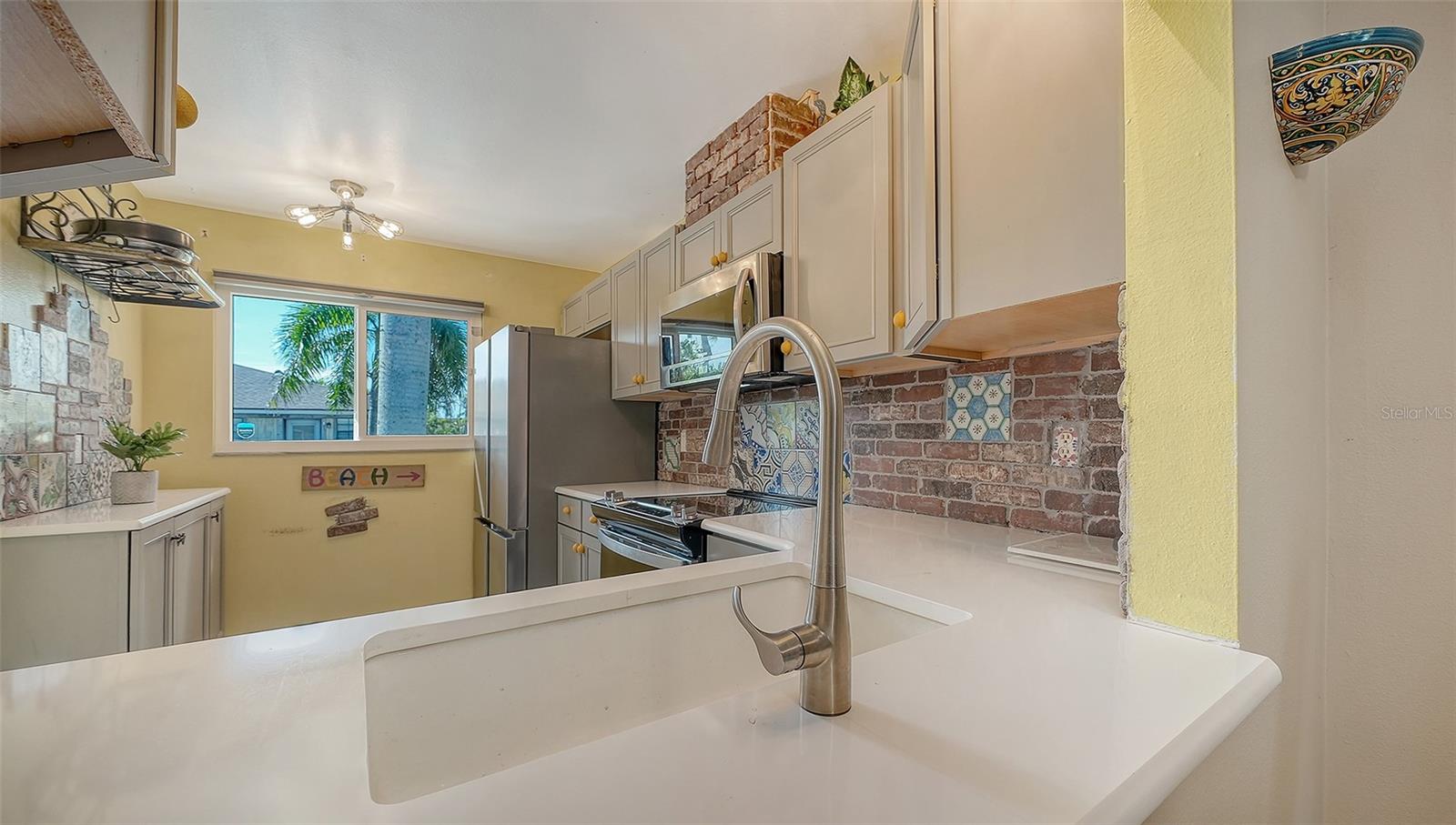 6921 HOLMES BLVD, BRADENTON BEACH, FL, 34217