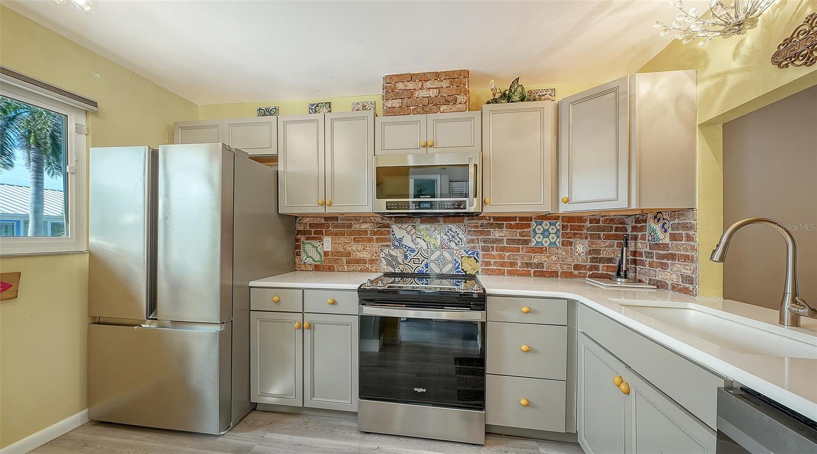 6921 HOLMES BLVD, BRADENTON BEACH, FL, 34217