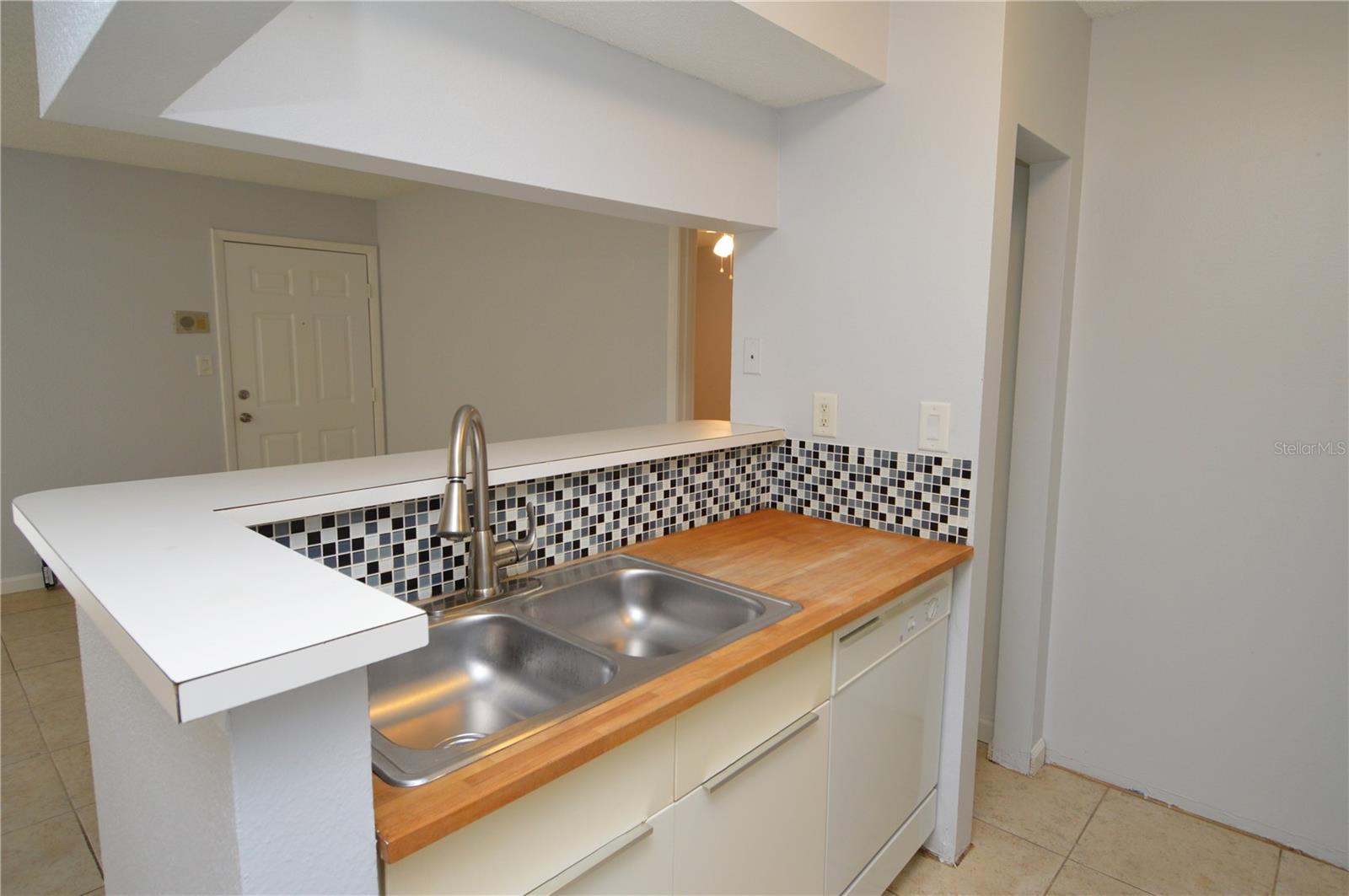 8645 FANCY FINCH DR #104, TAMPA, FL, 33614