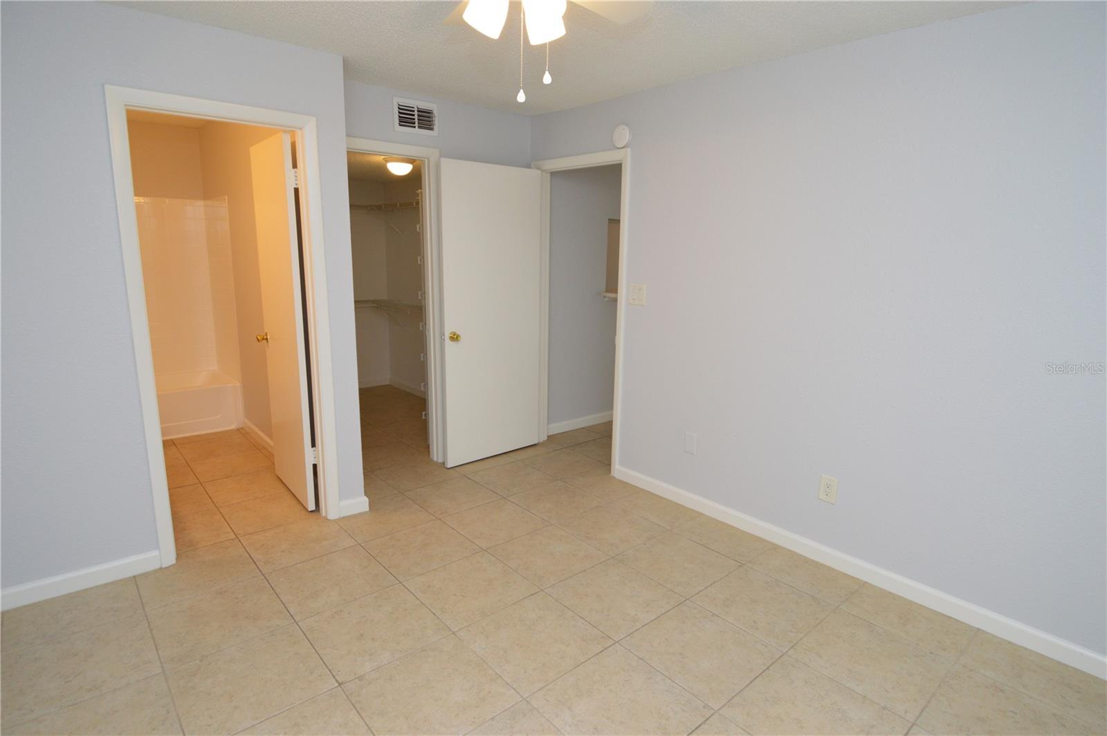 8645 FANCY FINCH DR #104, TAMPA, FL, 33614