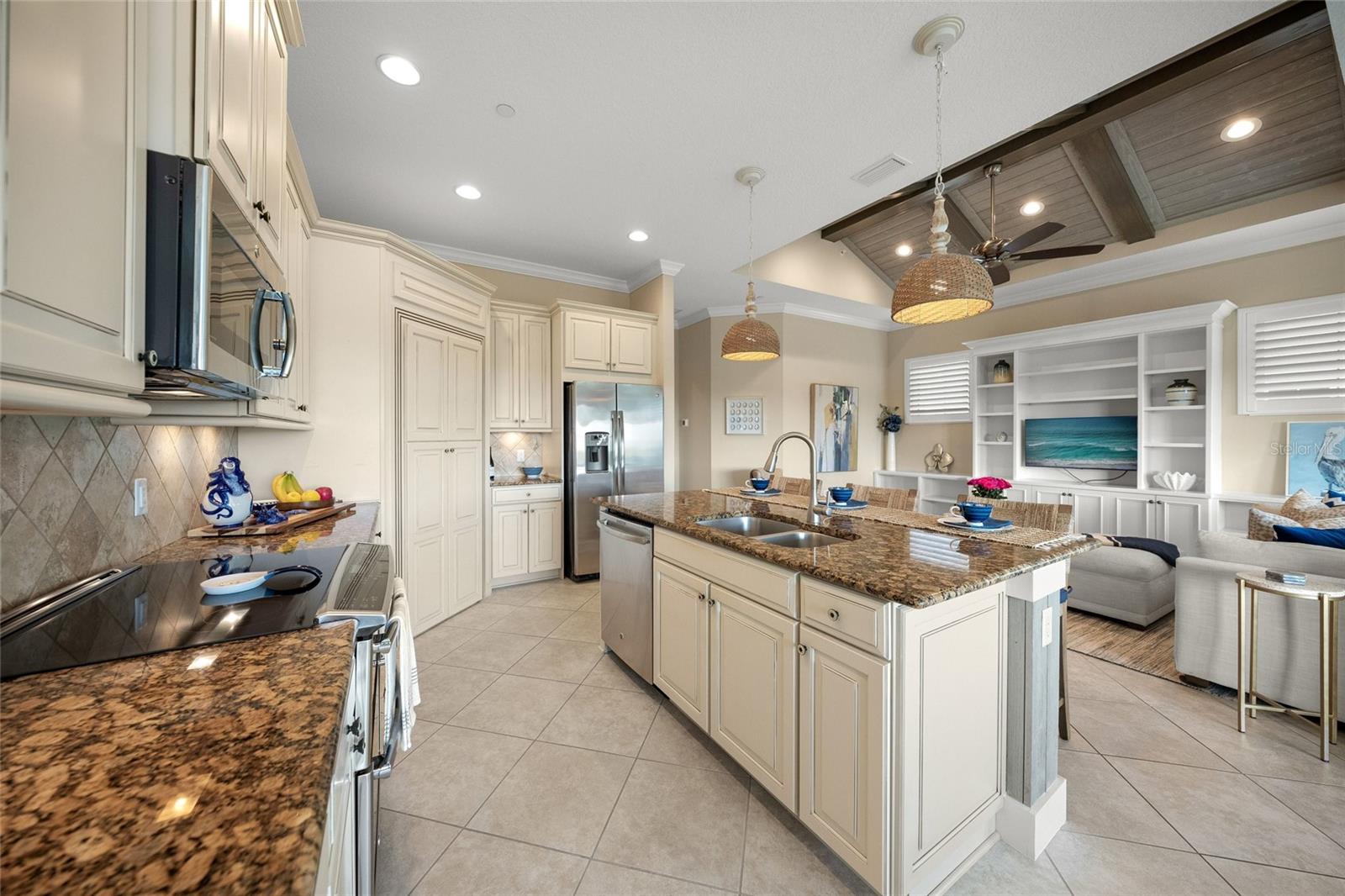 229 SAPPHIRE LAKE DR #201, BRADENTON, FL, 34209
