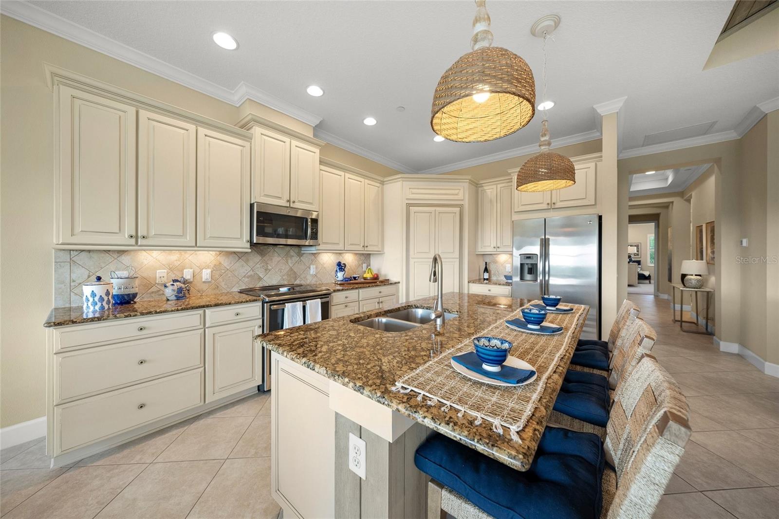 229 SAPPHIRE LAKE DR #201, BRADENTON, FL, 34209