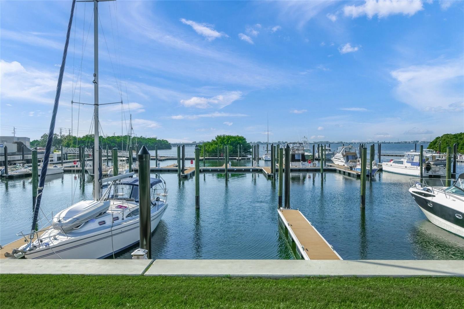 229 SAPPHIRE LAKE DR #201, BRADENTON, FL, 34209
