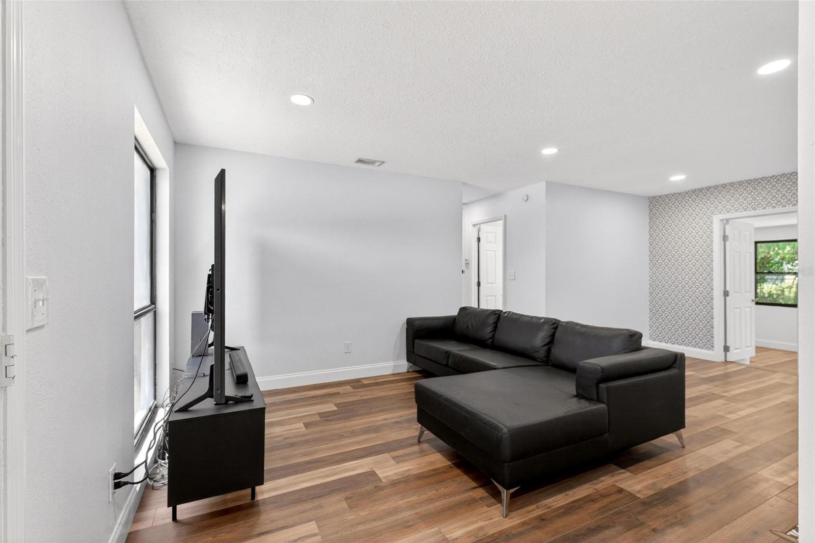 700 S WELLINGTON DR, DELTONA, FL, 32725