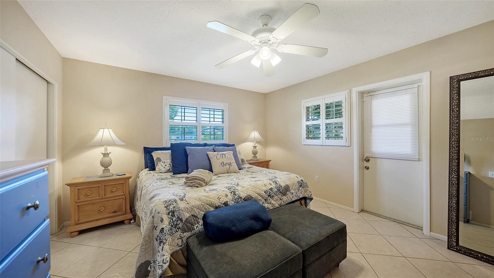 3537 S SCHOOL AVE, SARASOTA, FL, 34239