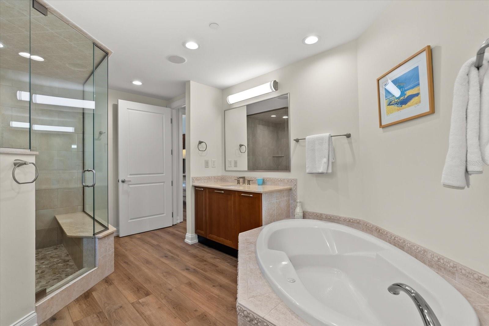 128 GOLDEN GATE PT #202A, SARASOTA, FL, 34236