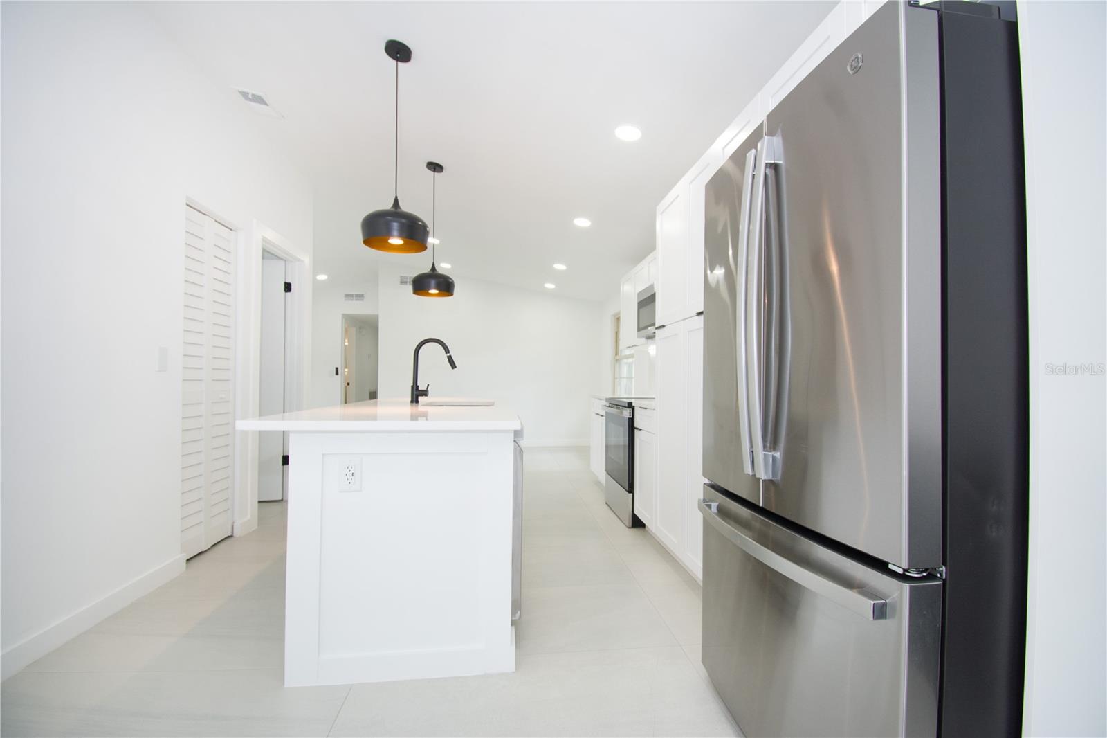 9409 LONSDALE CT, TAMPA, FL, 33615