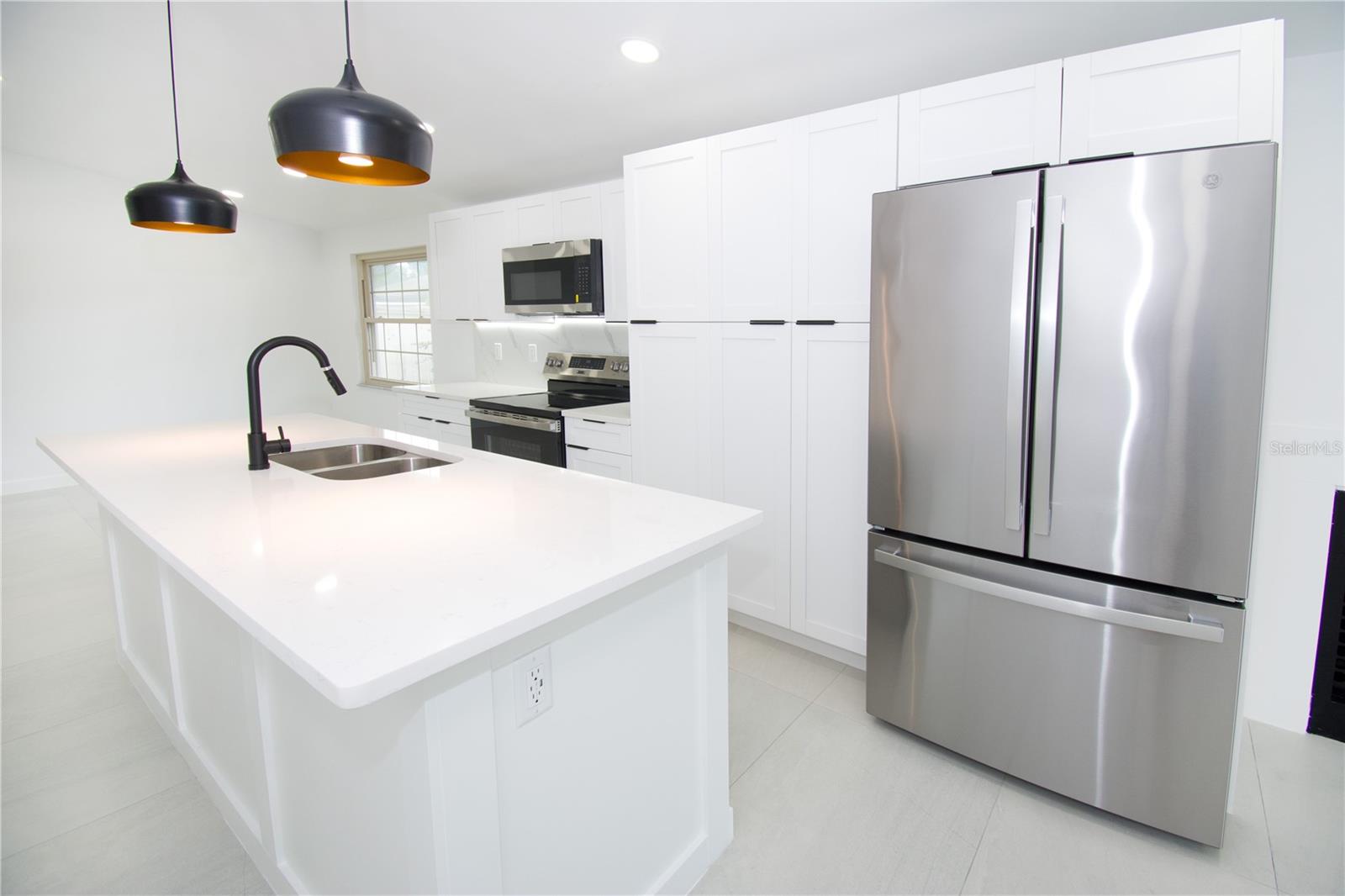 9409 LONSDALE CT, TAMPA, FL, 33615