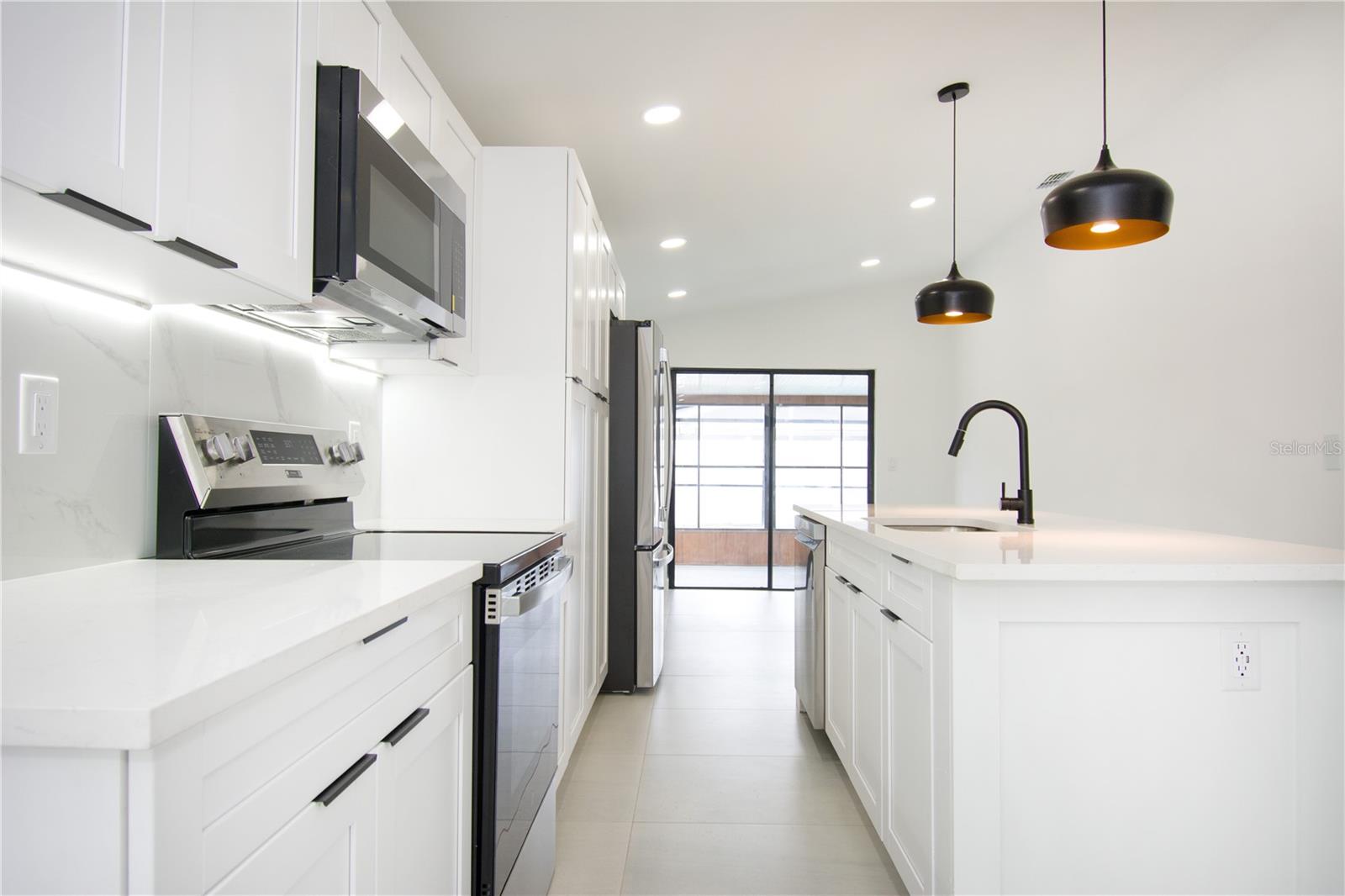 9409 LONSDALE CT, TAMPA, FL, 33615