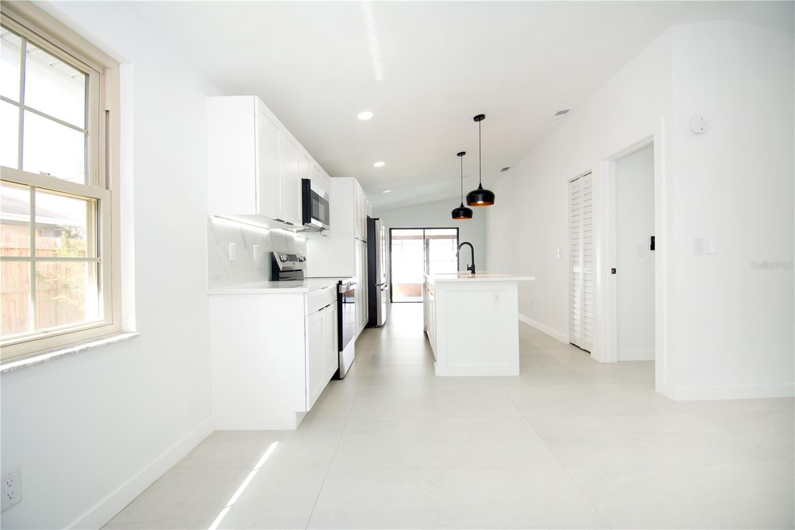 9409 LONSDALE CT, TAMPA, FL, 33615