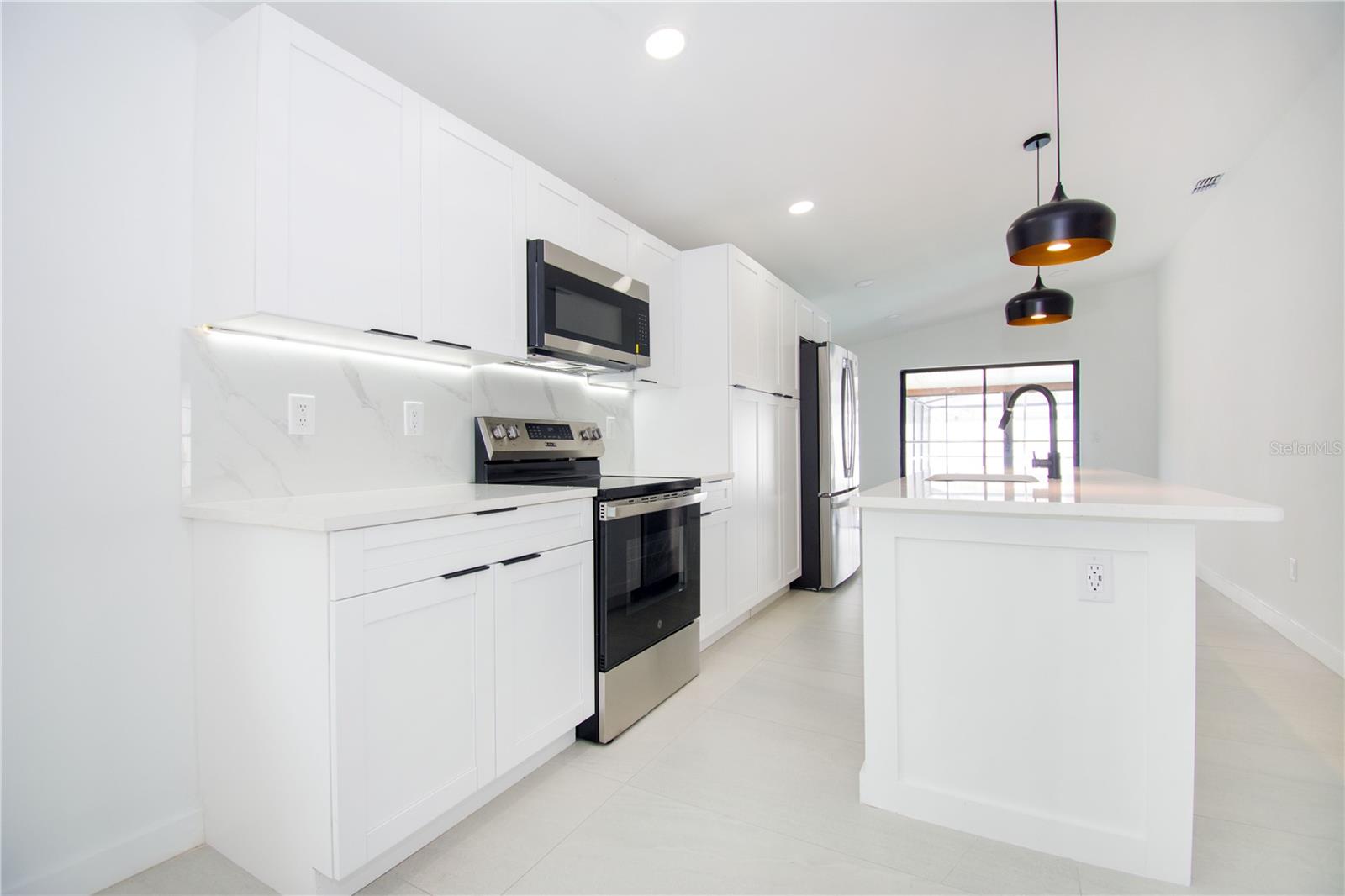 9409 LONSDALE CT, TAMPA, FL, 33615