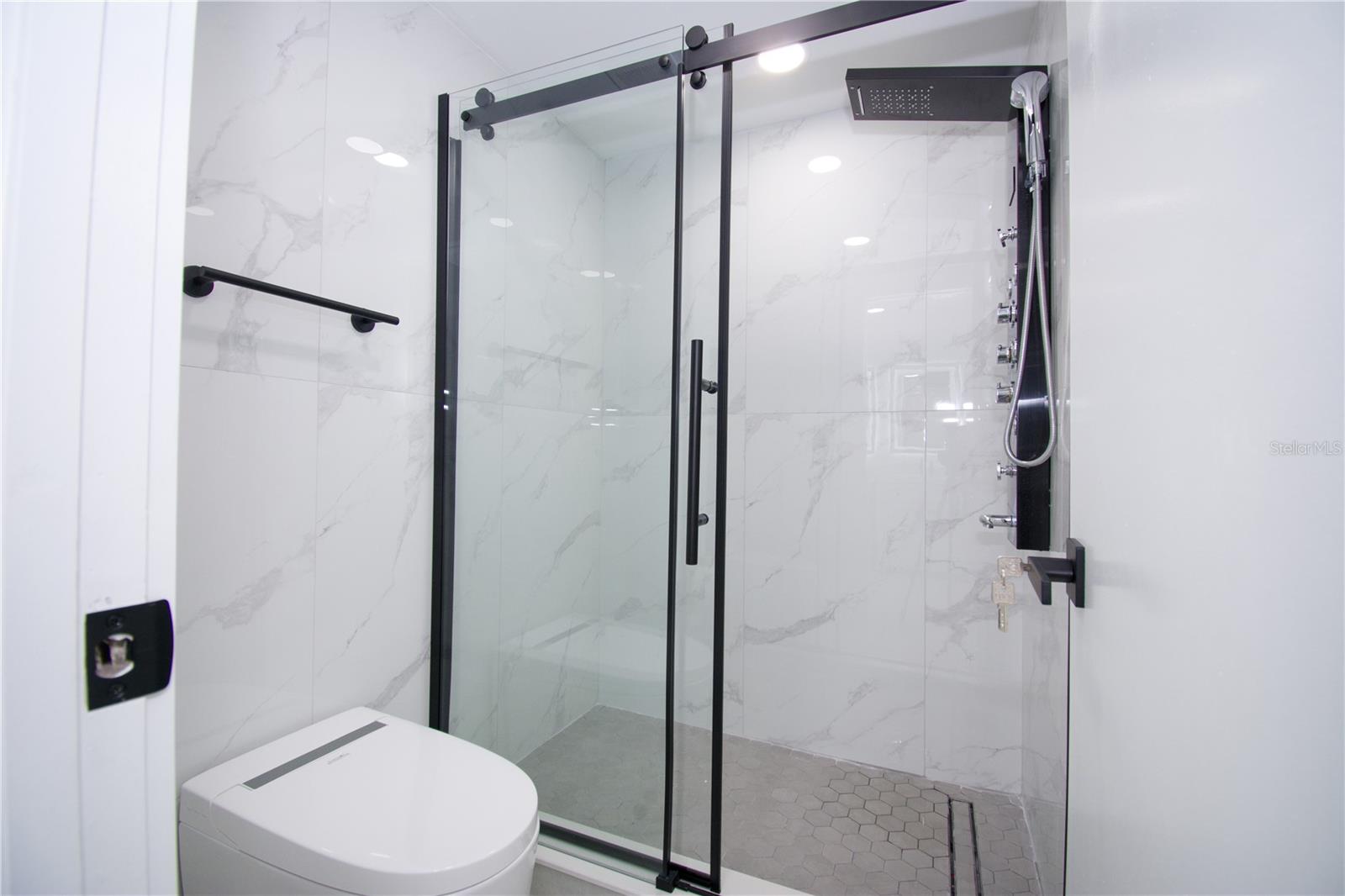 9409 LONSDALE CT, TAMPA, FL, 33615