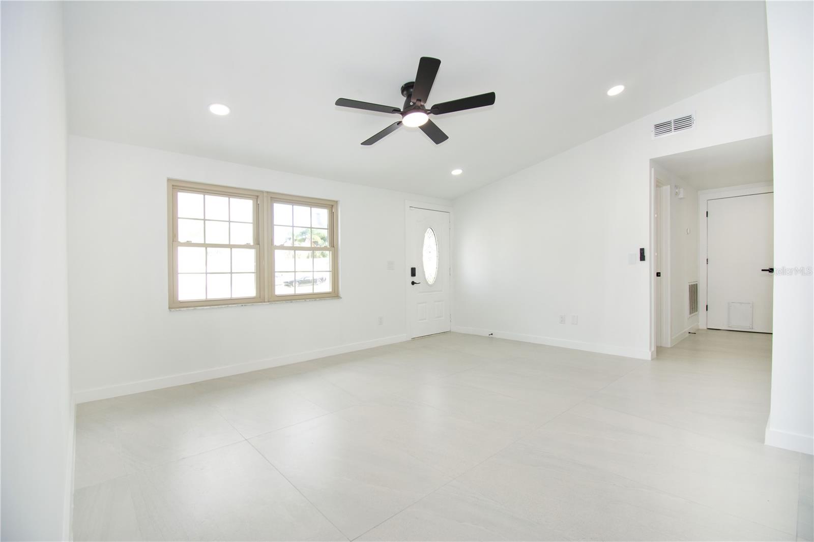 9409 LONSDALE CT, TAMPA, FL, 33615