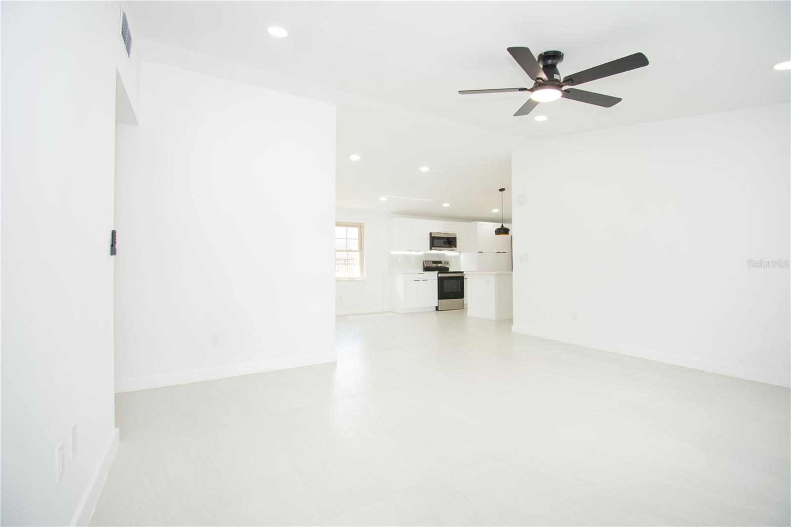 9409 LONSDALE CT, TAMPA, FL, 33615