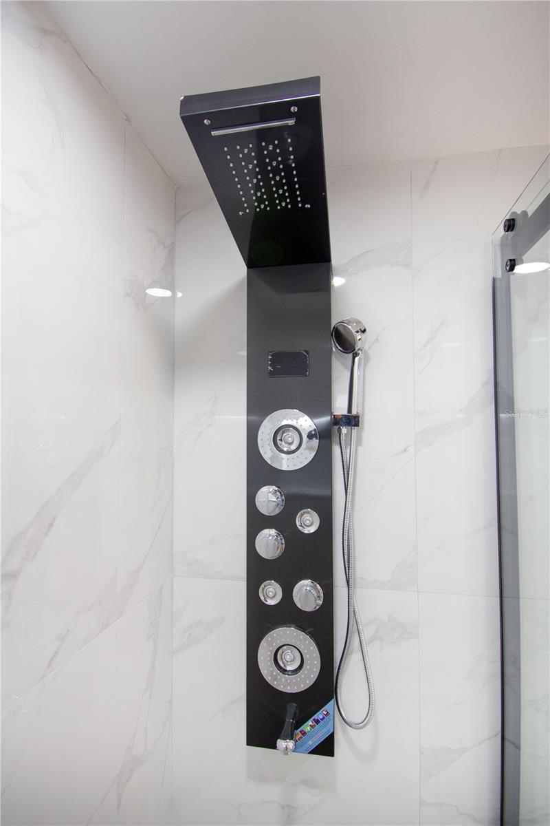 9409 LONSDALE CT, TAMPA, FL, 33615