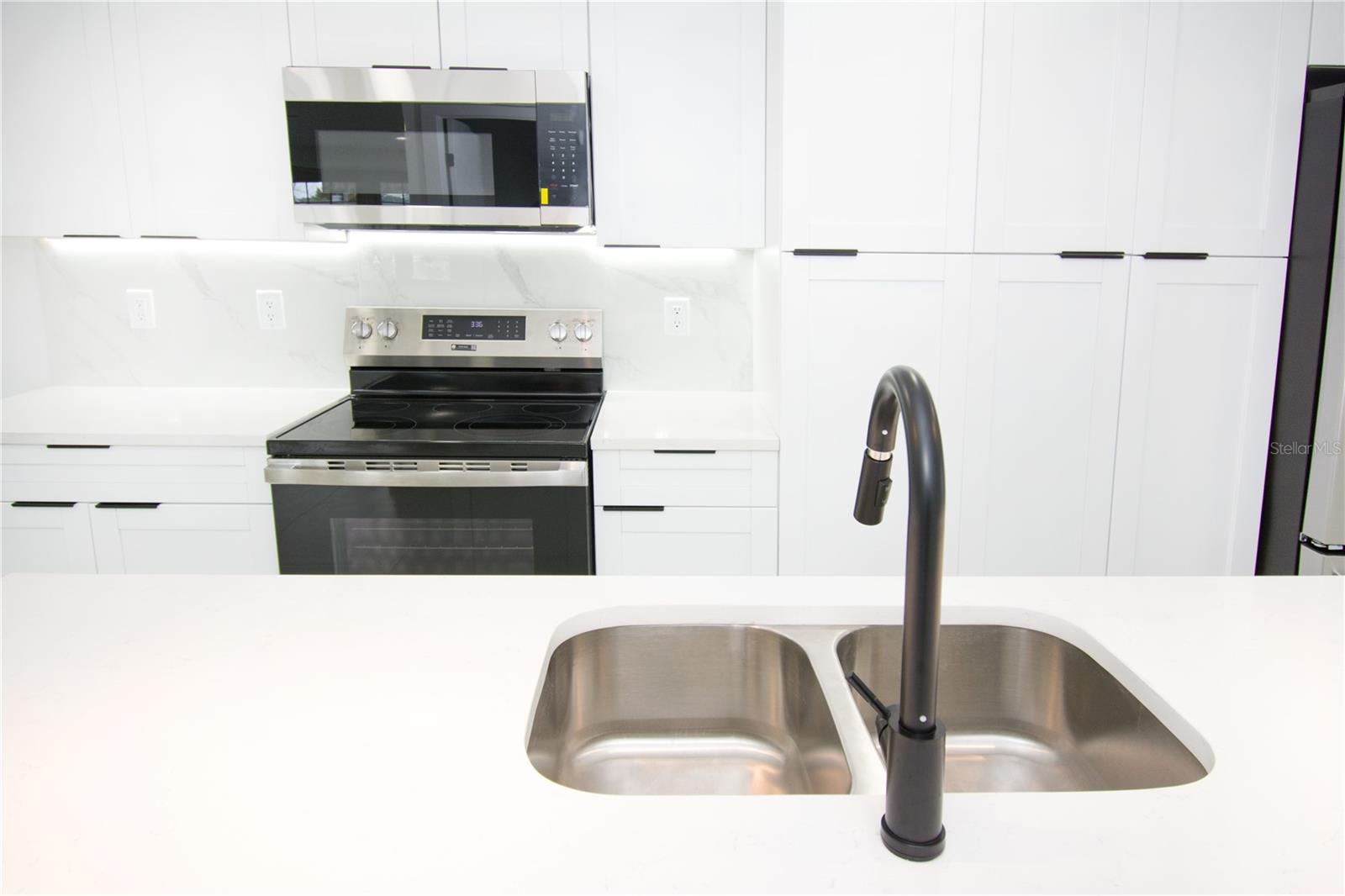 9409 LONSDALE CT, TAMPA, FL, 33615