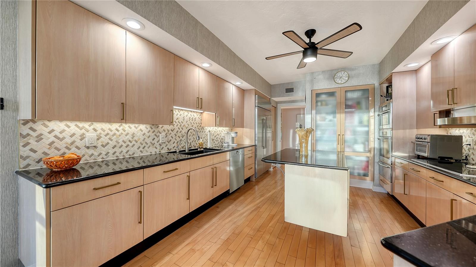 1241 GULF OF MEXICO DR #304, LONGBOAT KEY, FL, 34228