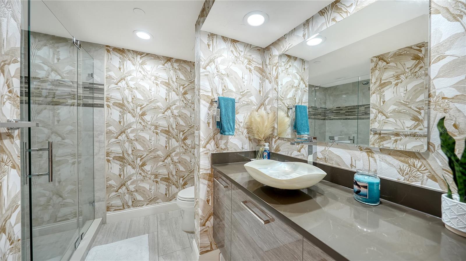 1241 GULF OF MEXICO DR #304, LONGBOAT KEY, FL, 34228