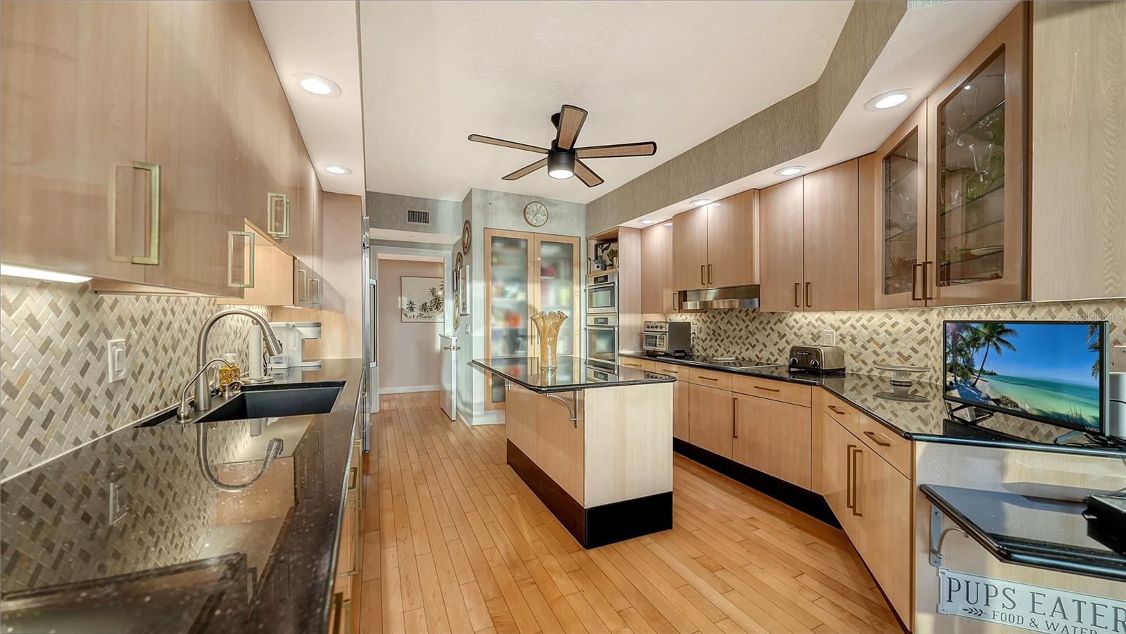 1241 GULF OF MEXICO DR #304, LONGBOAT KEY, FL, 34228