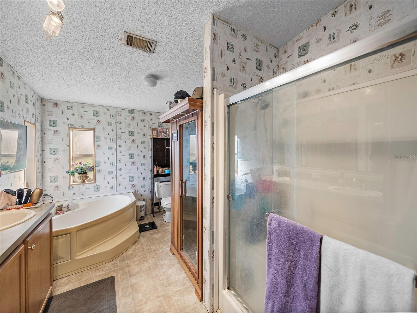 11404 LITHIA PINECREST RD, LITHIA, FL, 33547