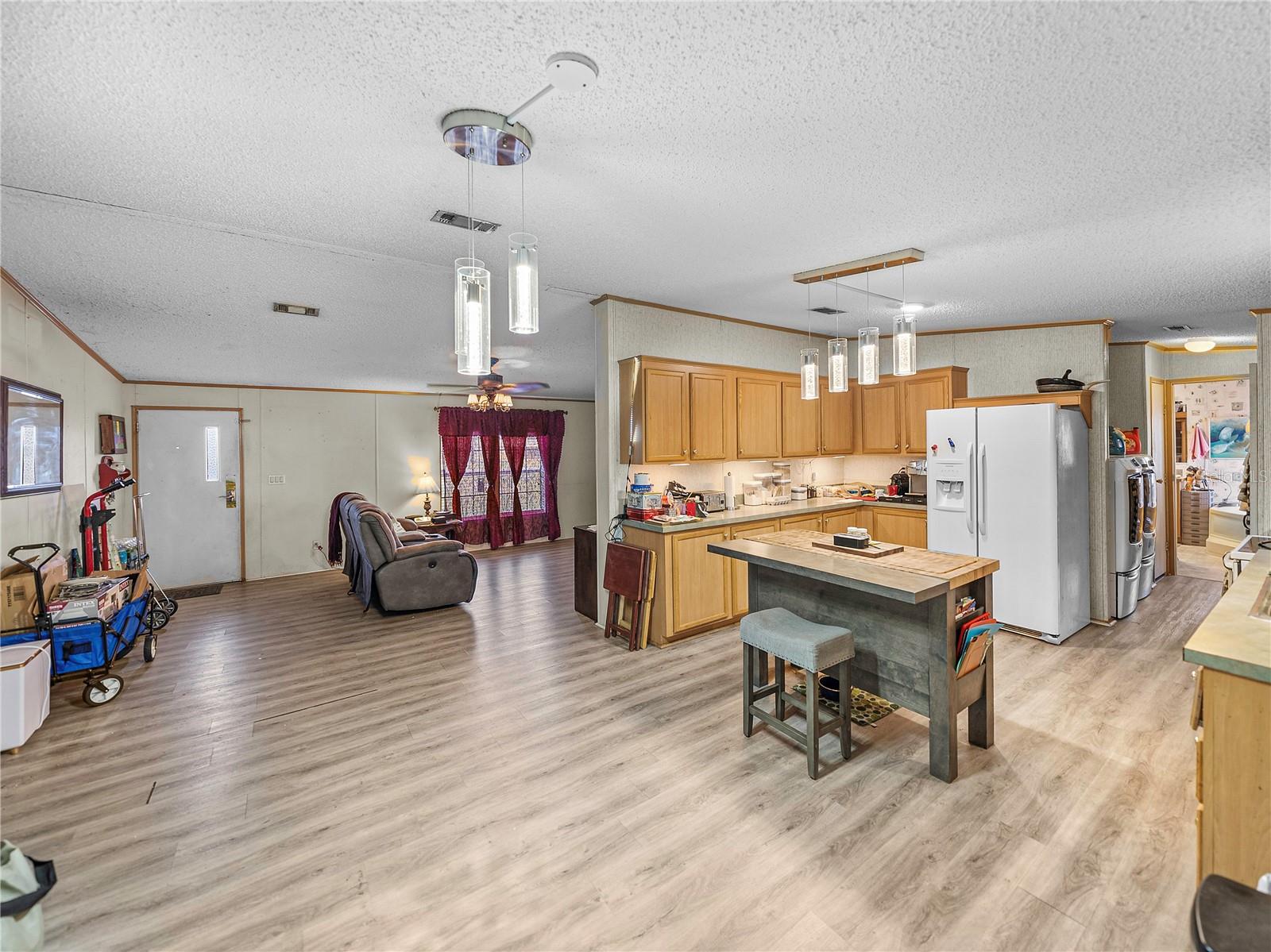 11404 LITHIA PINECREST RD, LITHIA, FL, 33547