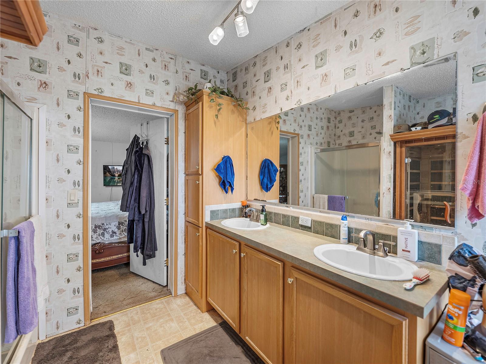 11404 LITHIA PINECREST RD, LITHIA, FL, 33547