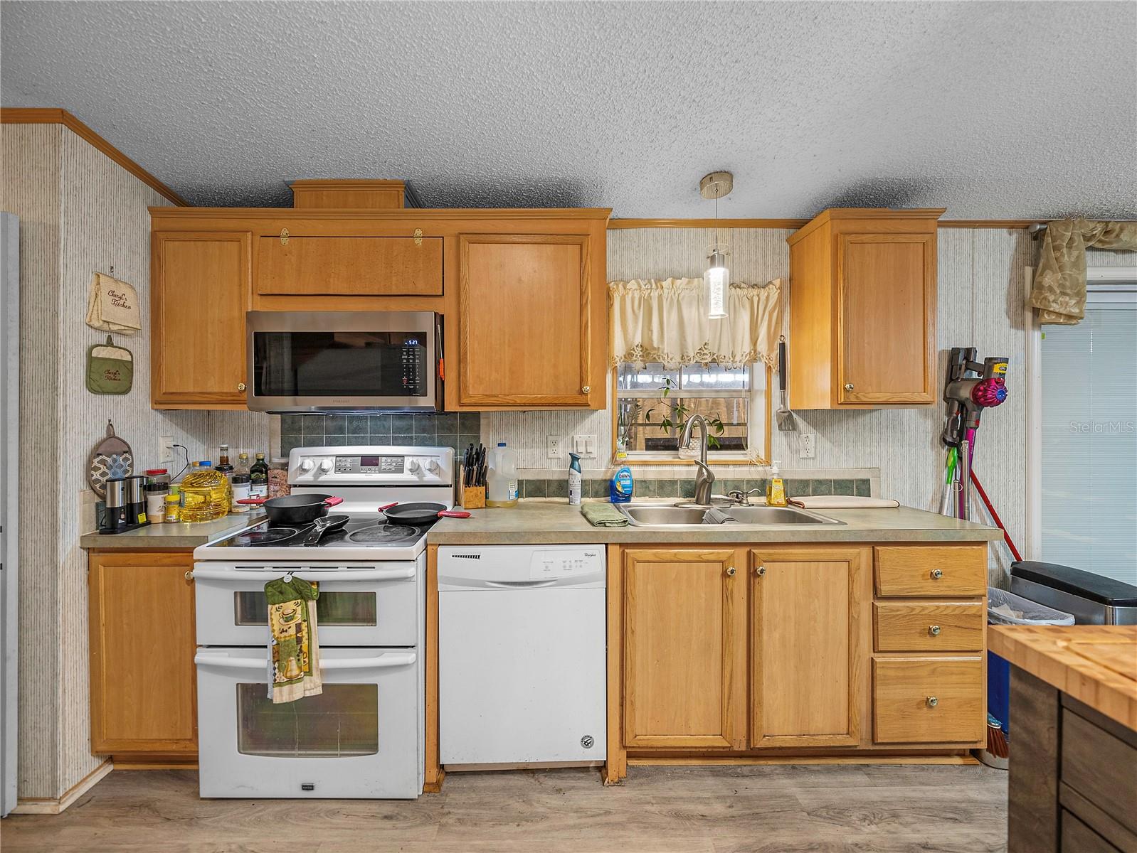 11404 LITHIA PINECREST RD, LITHIA, FL, 33547