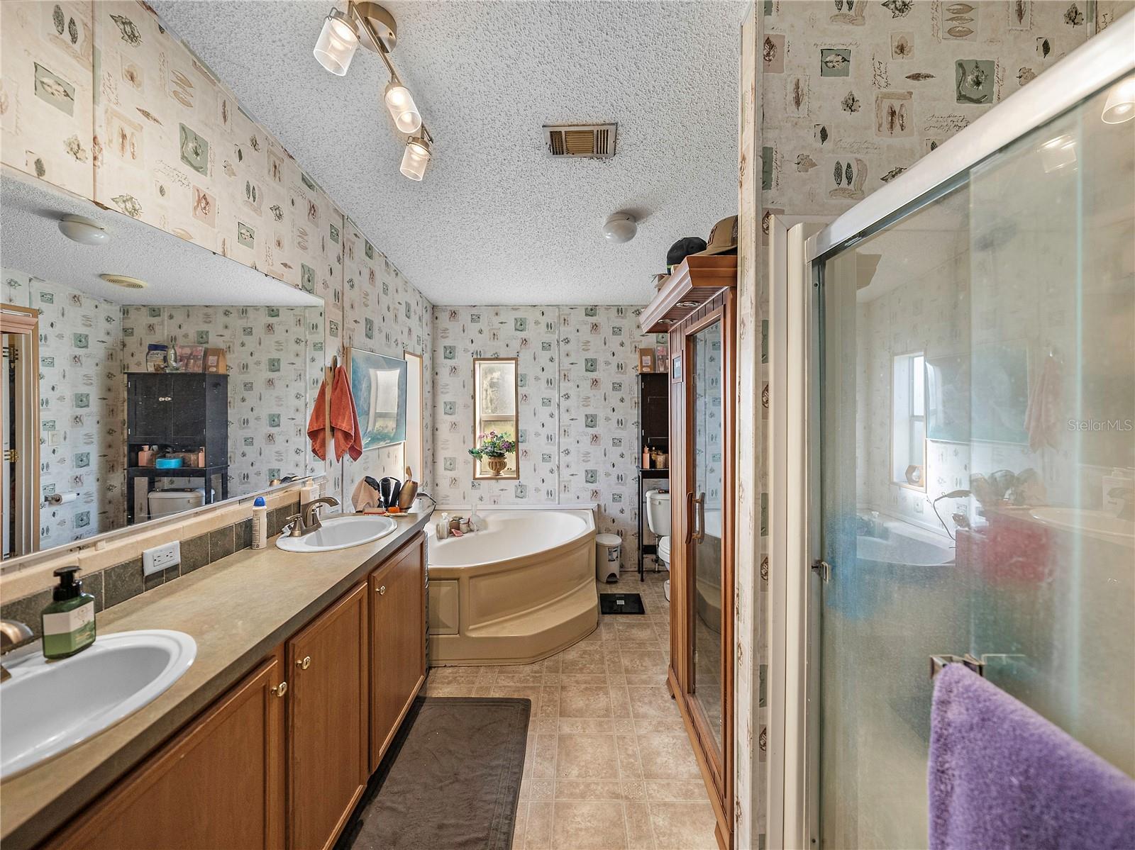 11404 LITHIA PINECREST RD, LITHIA, FL, 33547