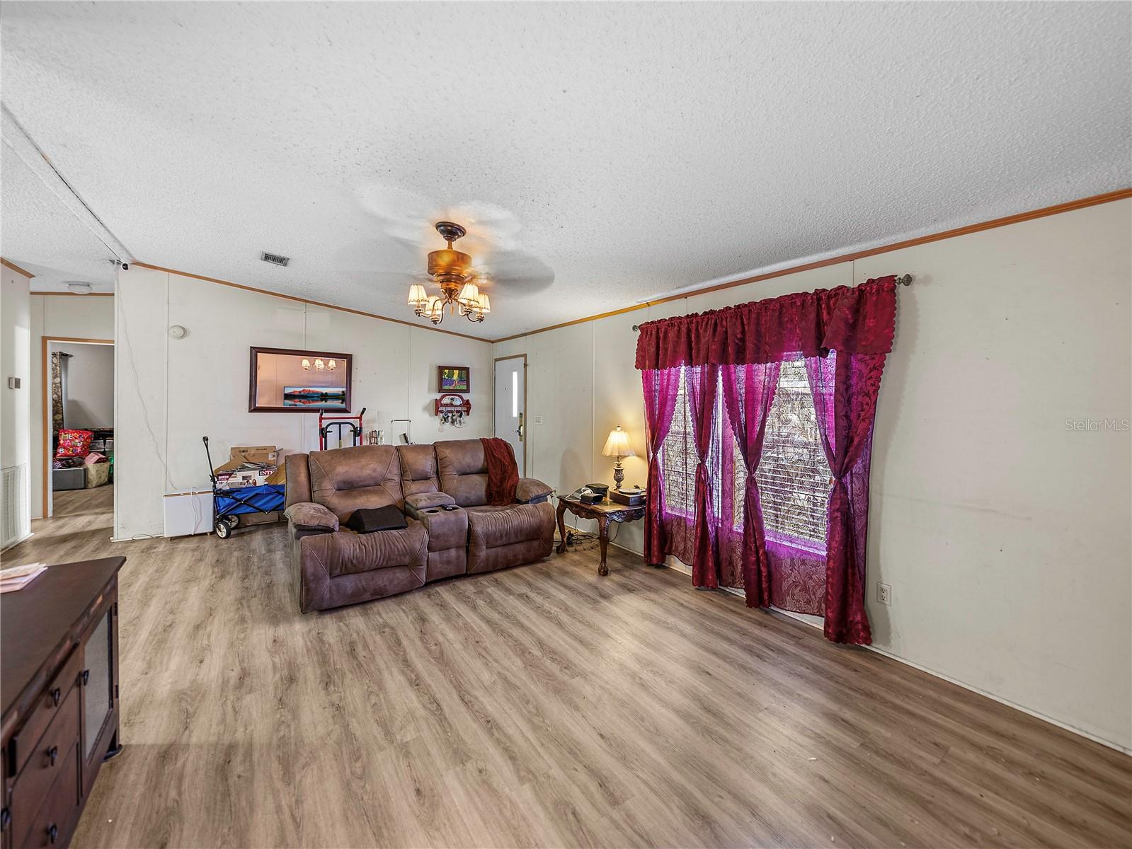 11404 LITHIA PINECREST RD, LITHIA, FL, 33547