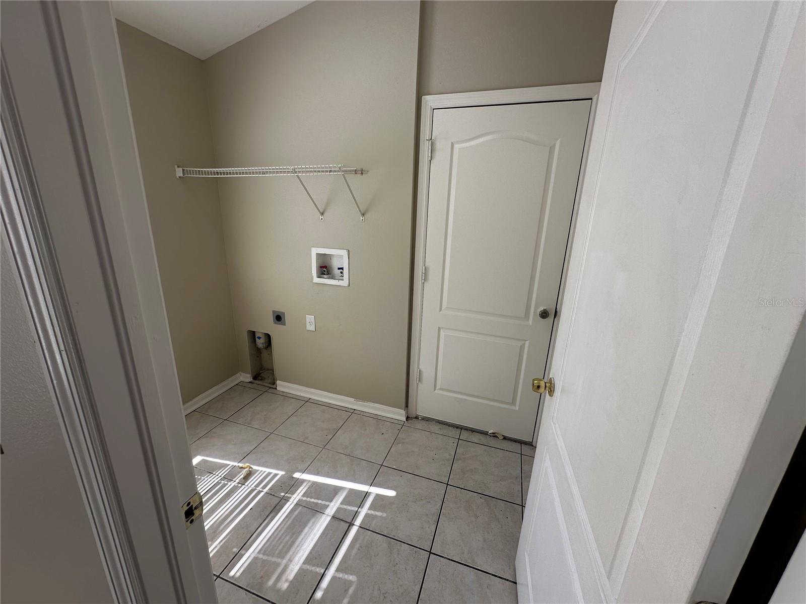 8105 WATER TOWER DR, TAMPA, FL, 33619